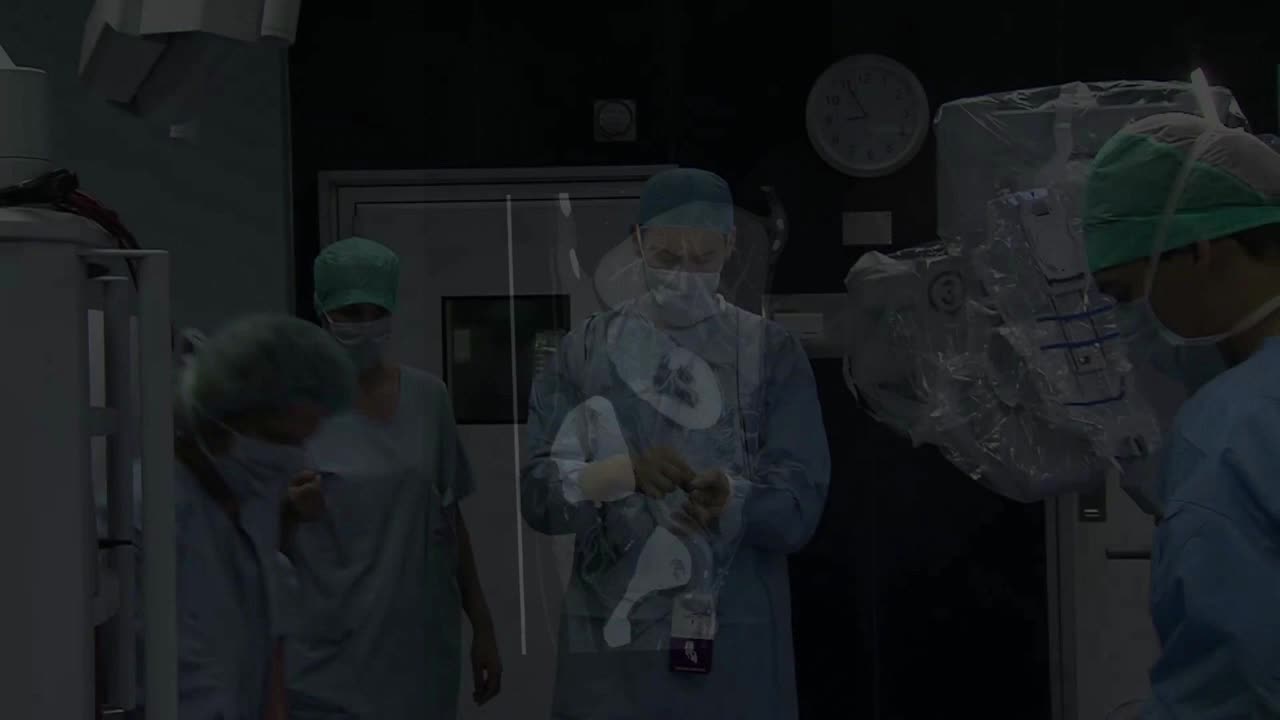 Robot-assisted partial nephrectomy with super-selective c..-